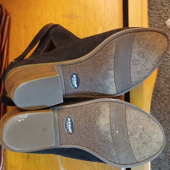 Like new - fab ladies - uber comfy Dr. Scholl's booties! - Picture 2 of 6
